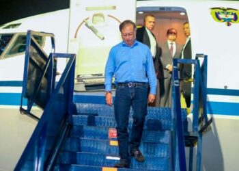 Negaron combustible avión Petro