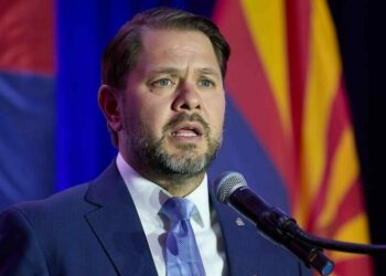 Rubén Gallego rechaza acciones EEUU