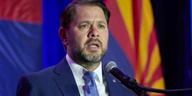 Rubén Gallego rechaza acciones EEUU