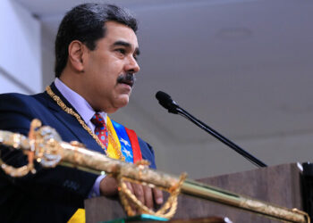 Presidente Nicolás Maduro Espada Perú Simón Bolívar Libertad Independencia Batallas Victoria