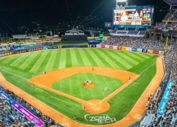 ¡Llenazo! Más de 32 mil fanáticos colmaron el Monumental en el primer Caracas-Magallanes de la temporada