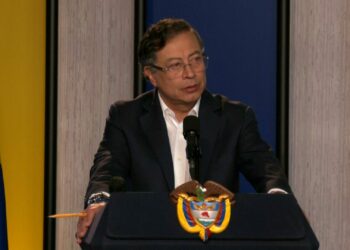 Petro denuncia EEUU alcaldes oposición