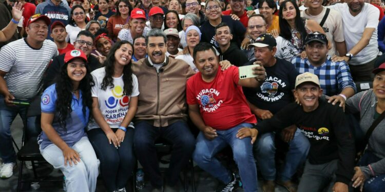 Presidente Maduro Comunas Consejos Comunales CBBI Venezuela Poder Popular