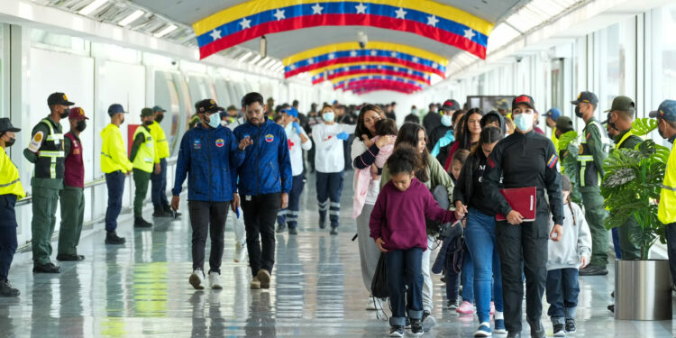 Vuelta a la Patria repatriación niños