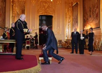 El rey Carlos III otorga el título de caballero a David Beckham