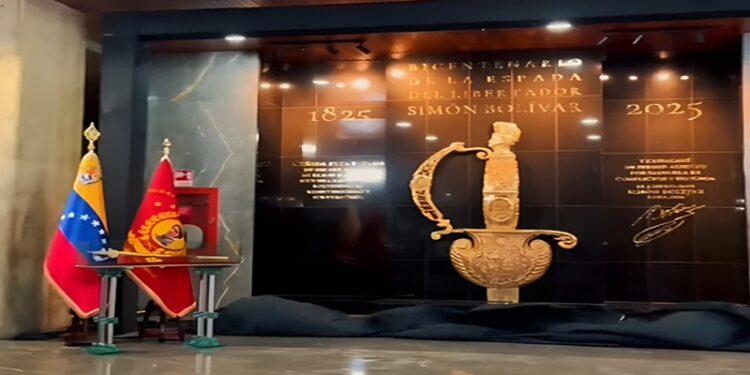 FANB devela mural bicentenario de la Espada del Perú y ratifica compromiso antiimperialista