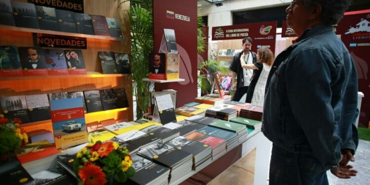 cierre Expoesía 2025